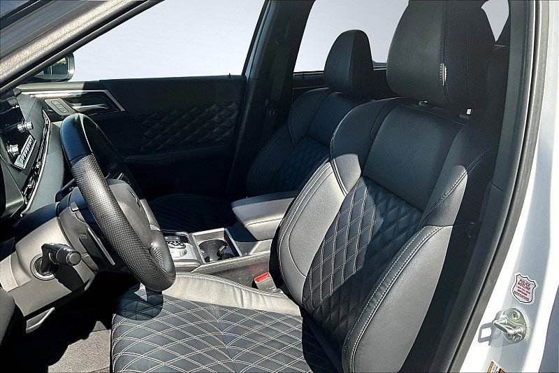 Used 2023 Mitsubishi Outlander SEL image 13