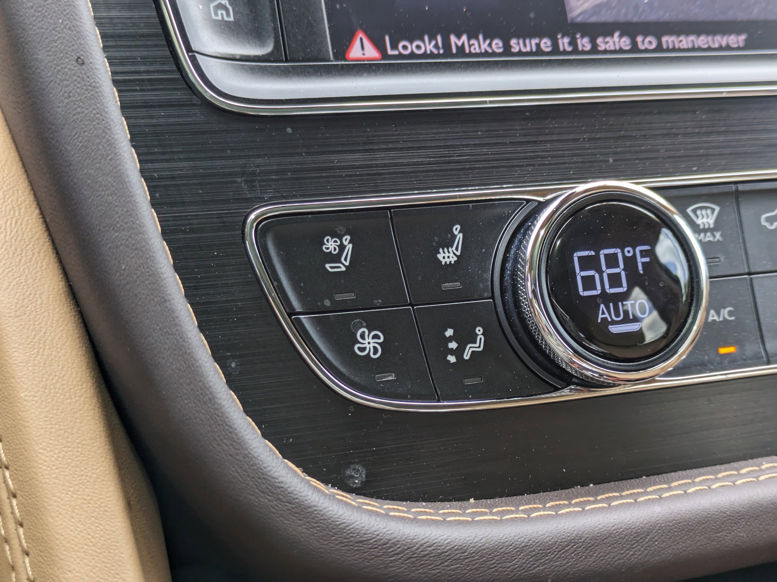 Used 2018 Bentley Bentayga AWD/4WD image 34