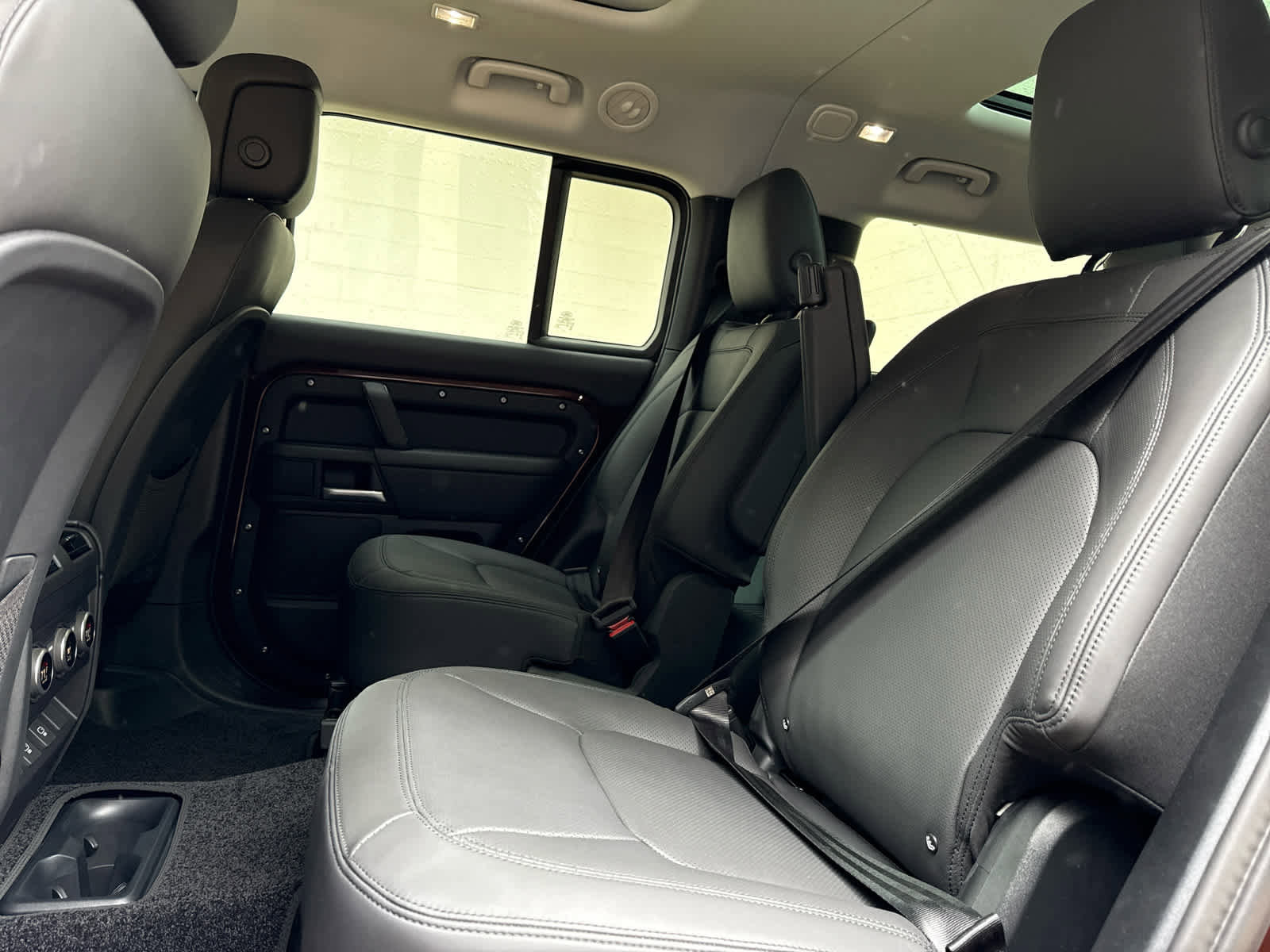 Used 2025 Land Rover Defender 130 S image 16