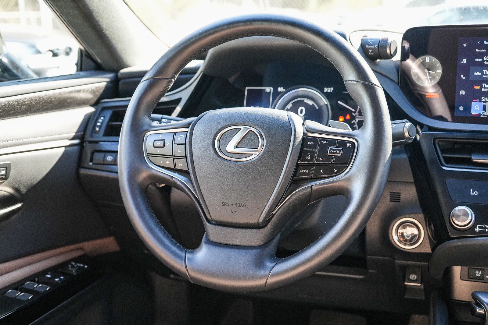 Used 2025 Lexus ES 300h w/ Premium Package FWD image 14
