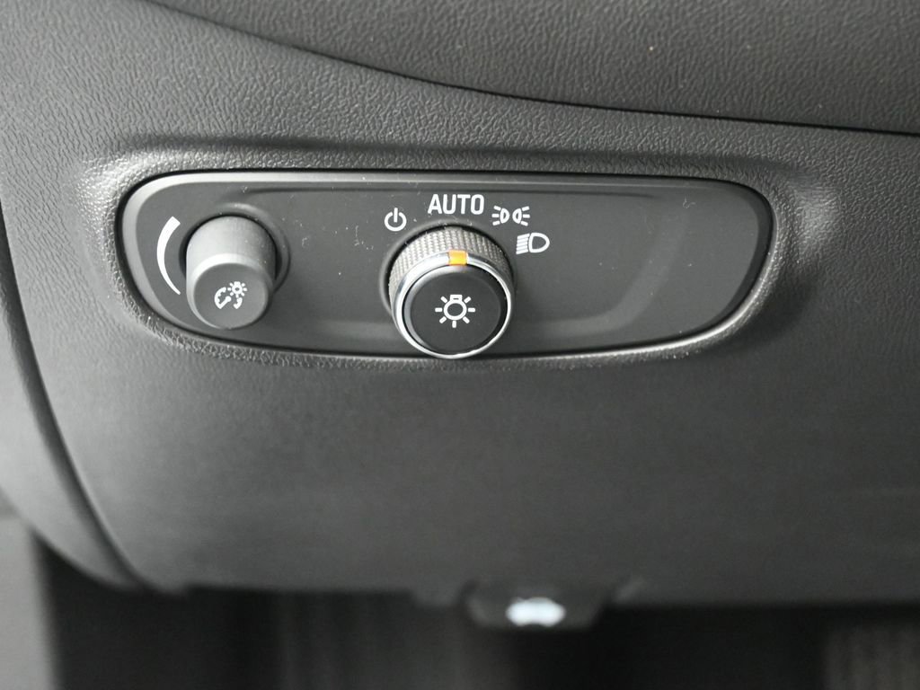 Used 2023 Chevrolet Equinox LS w/ Sport Edition image 16