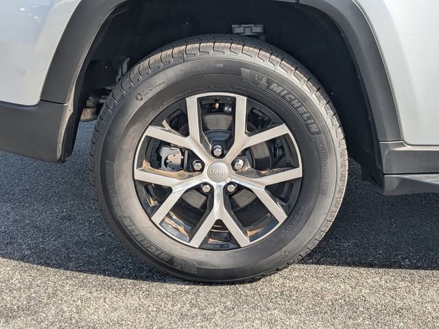 Used 2025 Jeep Grand Cherokee Limited image 13