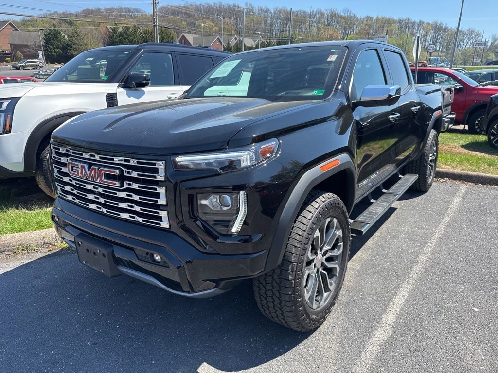 Used 2023 GMC Canyon Denali image 2