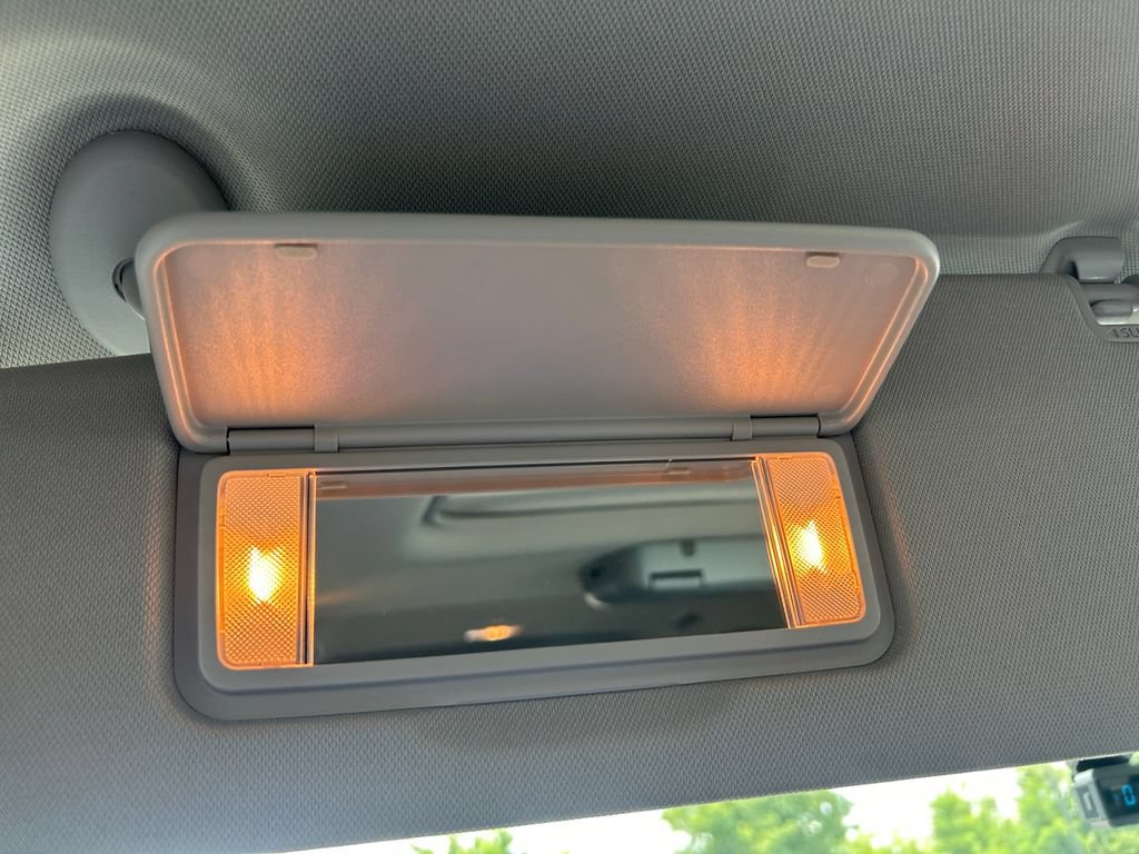 Used 2022 Toyota Sienna XLE w/ XLE Plus Package FWD image 28
