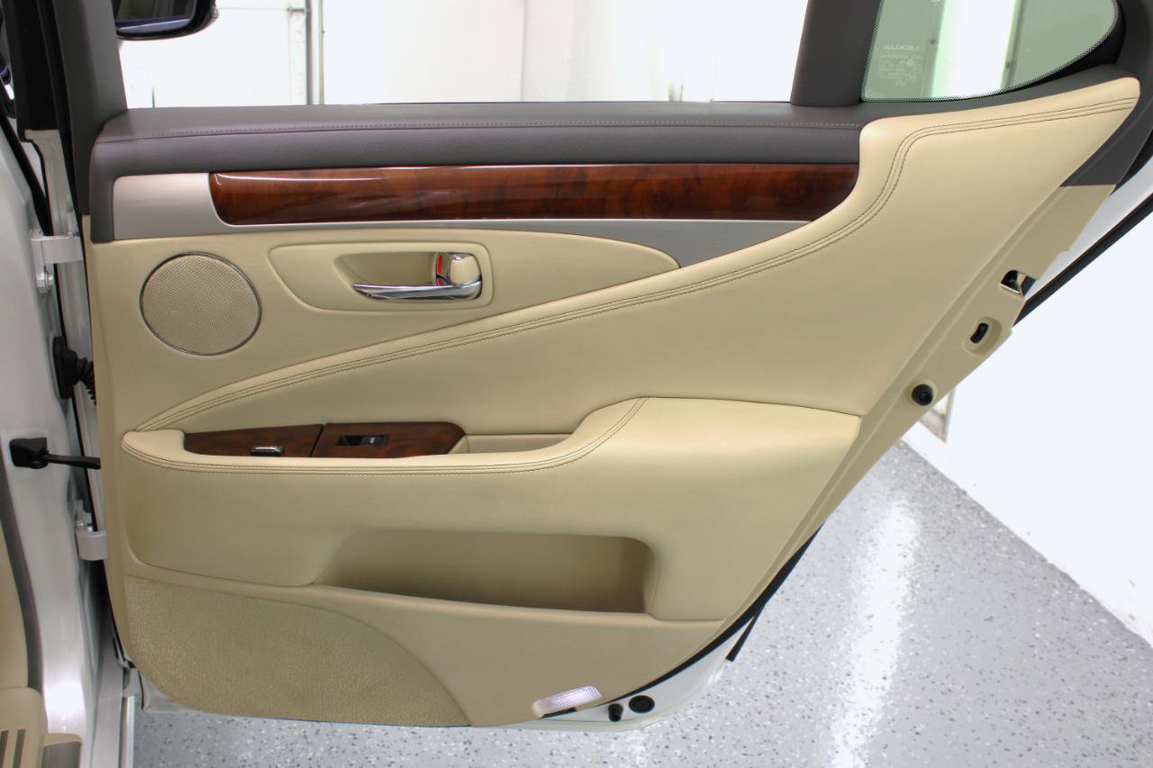 Used 2016 Lexus LS 460 w/ Comfort Package image 47