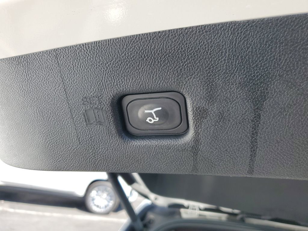 Used 2023 Lincoln Nautilus Reserve w/ Equipment Group 201A image 9