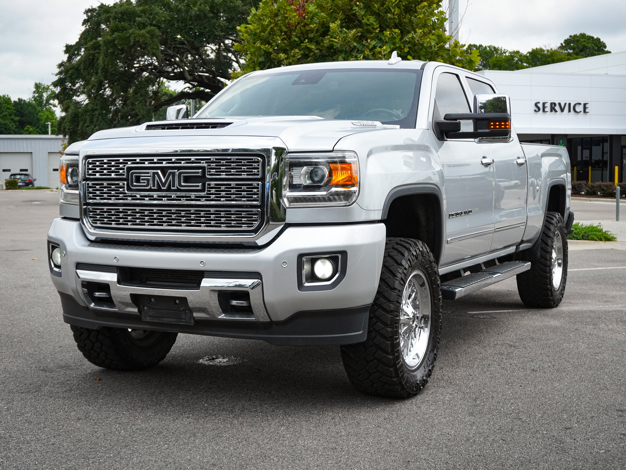 Used 2019 GMC Sierra 2500 Denali w/ Duramax Plus Package AWD/4WD image 6