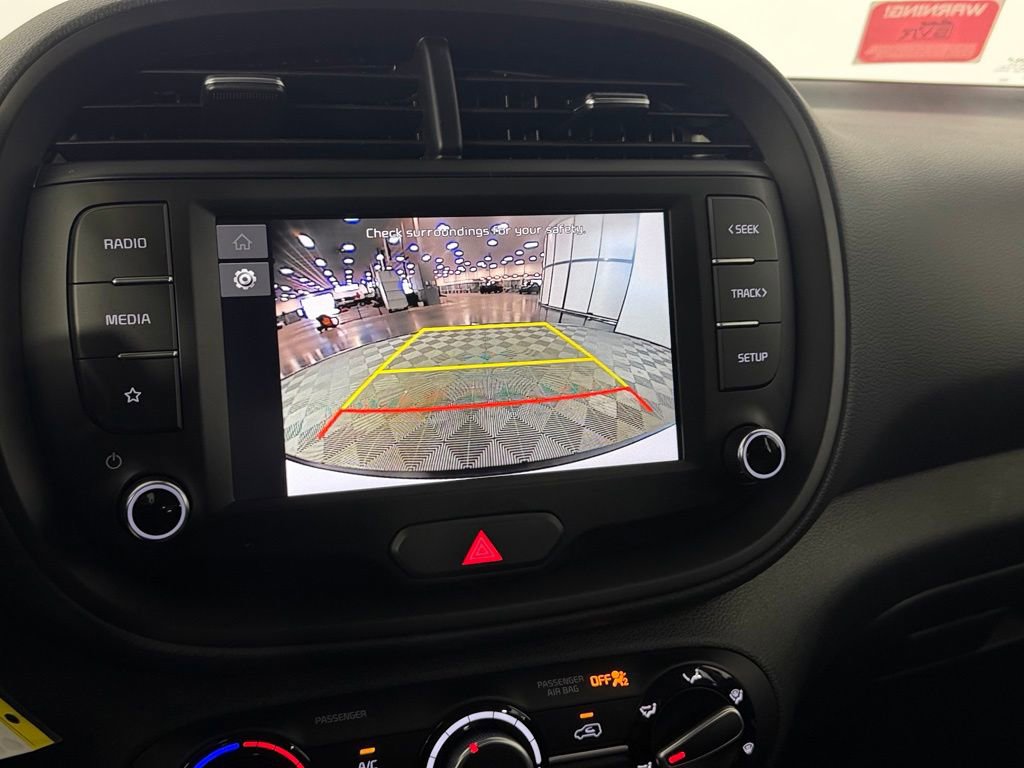 Used 2025 Kia Soul LX w/ LX Technology Package FWD image 19