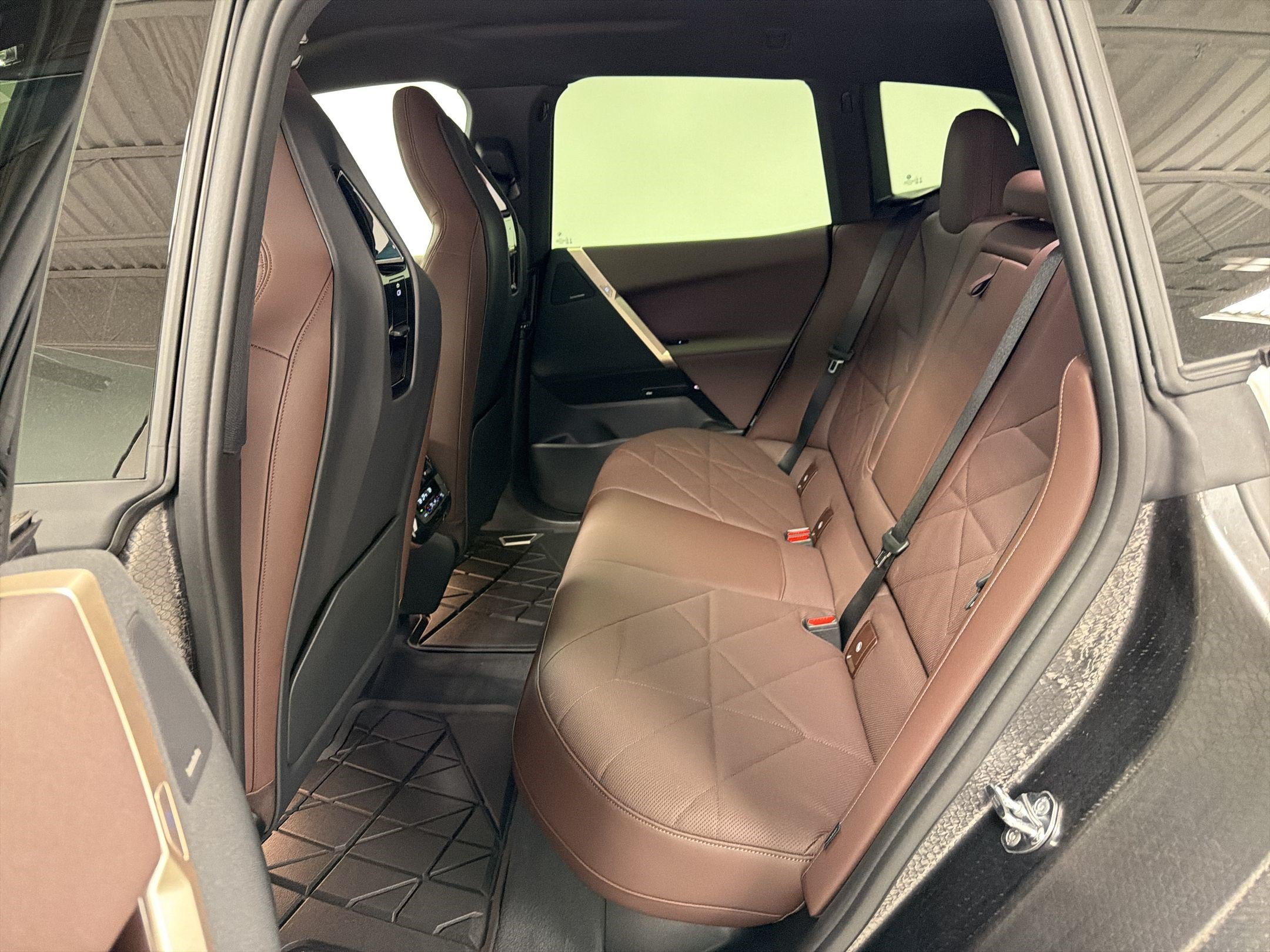 New 2026 BMW iX xDrive60 AWD/4WD image 15