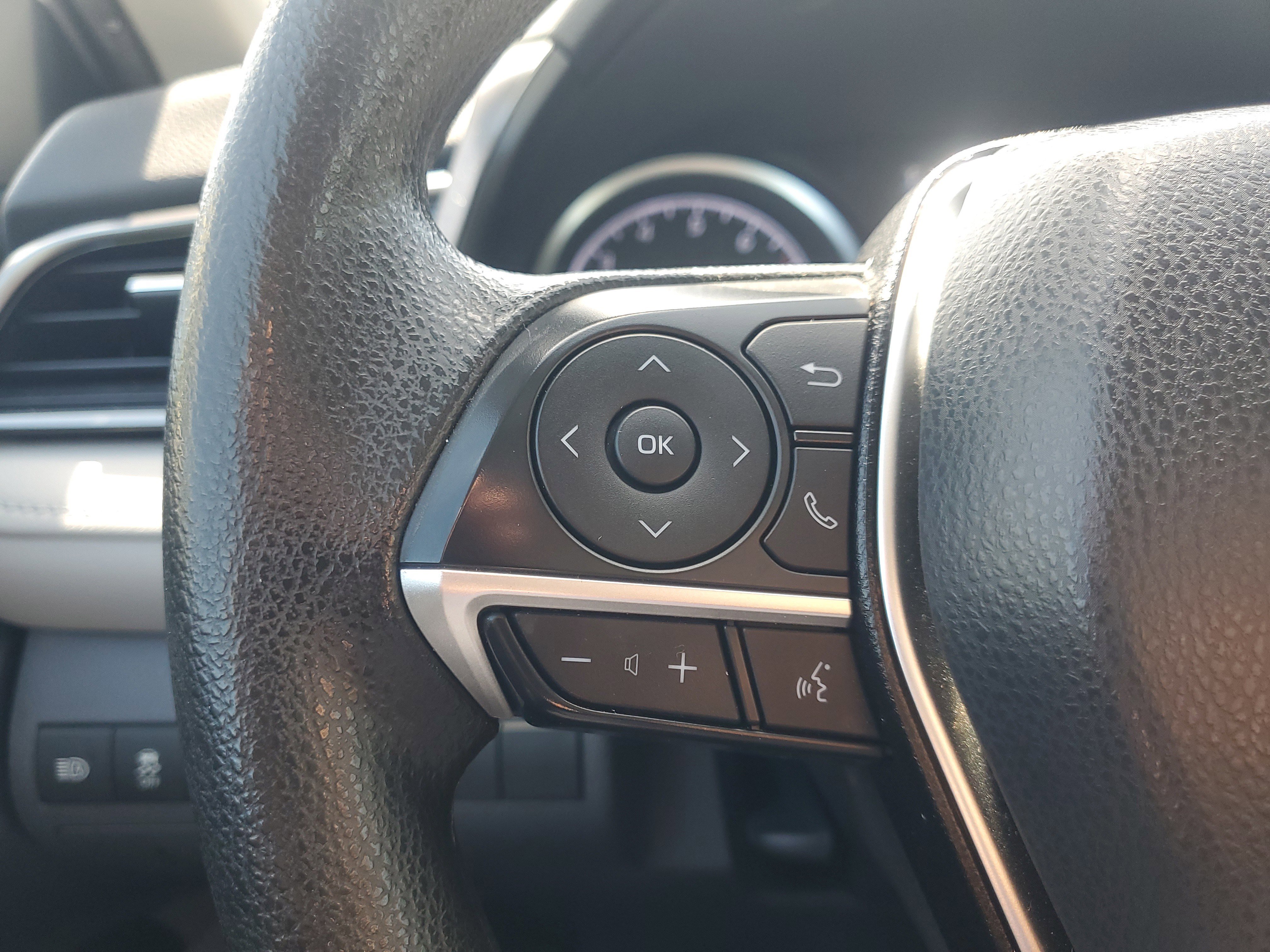 Used 2022 Toyota Camry LE image 21