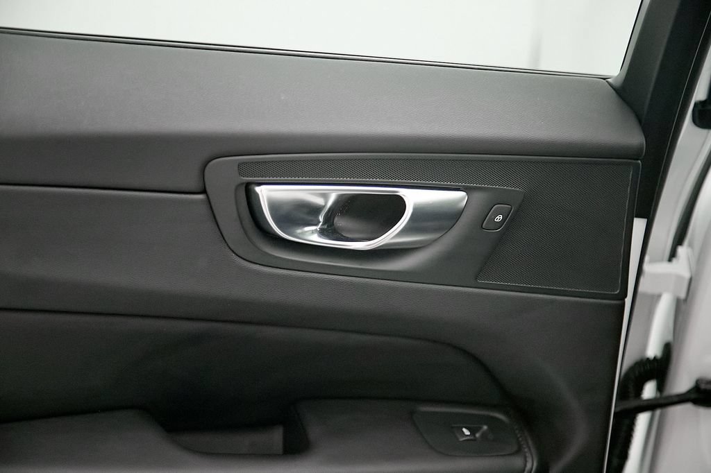 Certified 2024 Volvo XC60 T8 Plus w/ Protection Package Premier AWD/4WD image 19