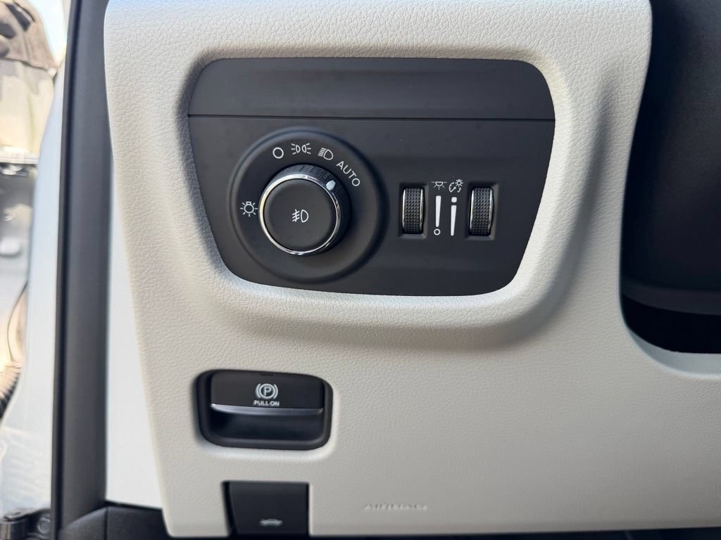 Certified 2021 Jeep Grand Cherokee L Overland w/ Luxury Tech Group IV AWD/4WD image 31