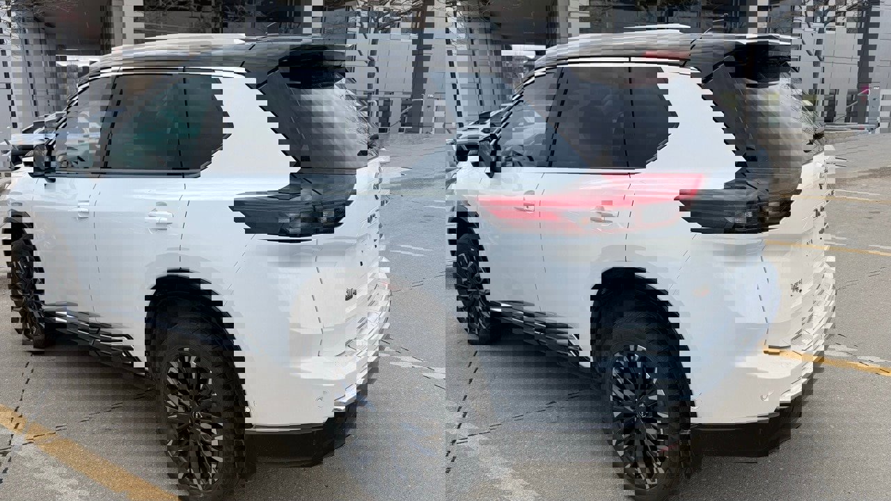 Used 2024 Nissan Rogue Platinum w/ Platinum Premium Package image 3