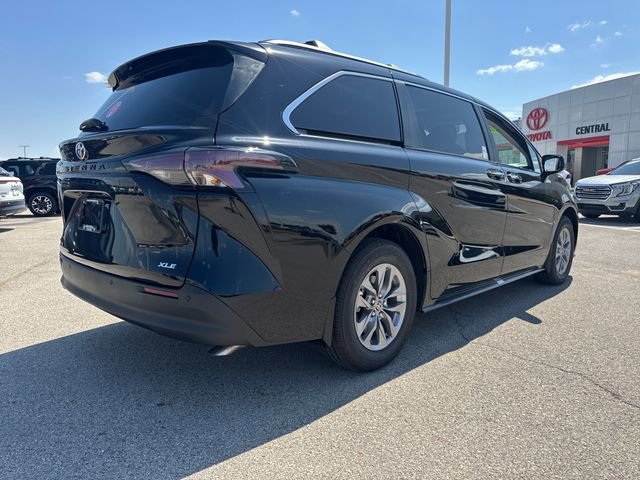 New 2026 Toyota Sienna XLE image 7