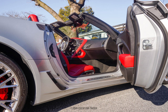 Used 2015 Chevrolet Corvette Z06 w/ 3LZ Preferred Equipment Group RWD image 37
