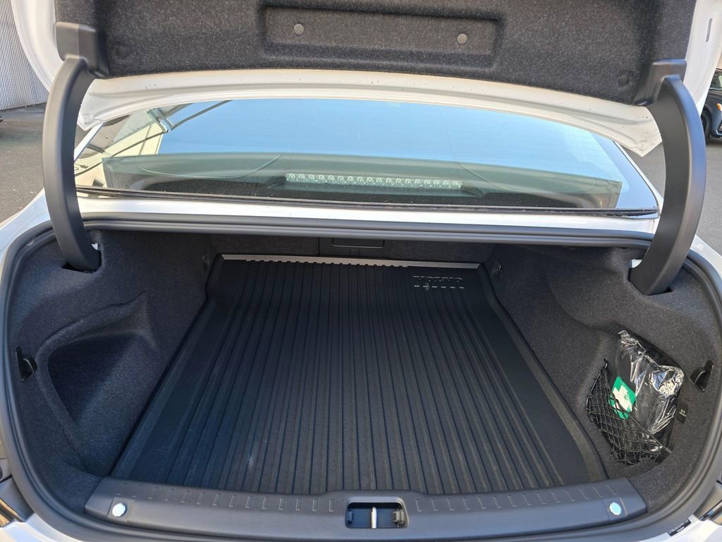 New 2025 Volvo S90 B6 Plus w/ Protection Package Premier image 14
