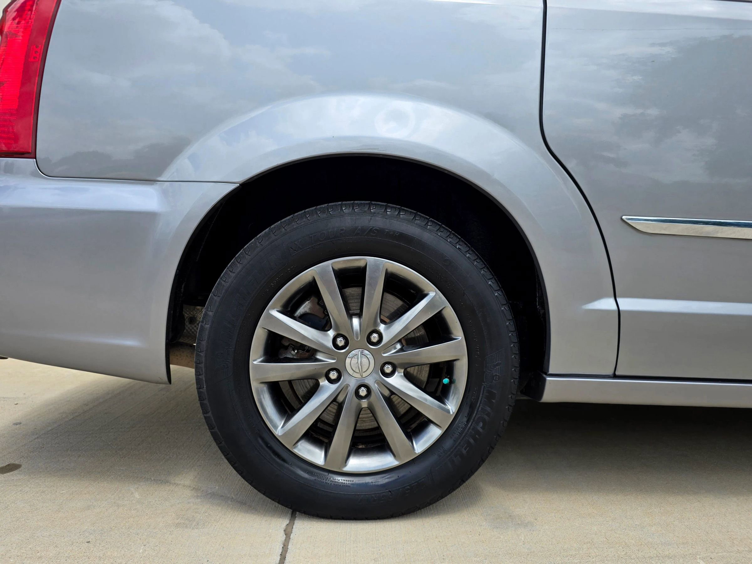 Used 2015 Chrysler Town & Country S w/ Driver Convenience Group FWD image 54