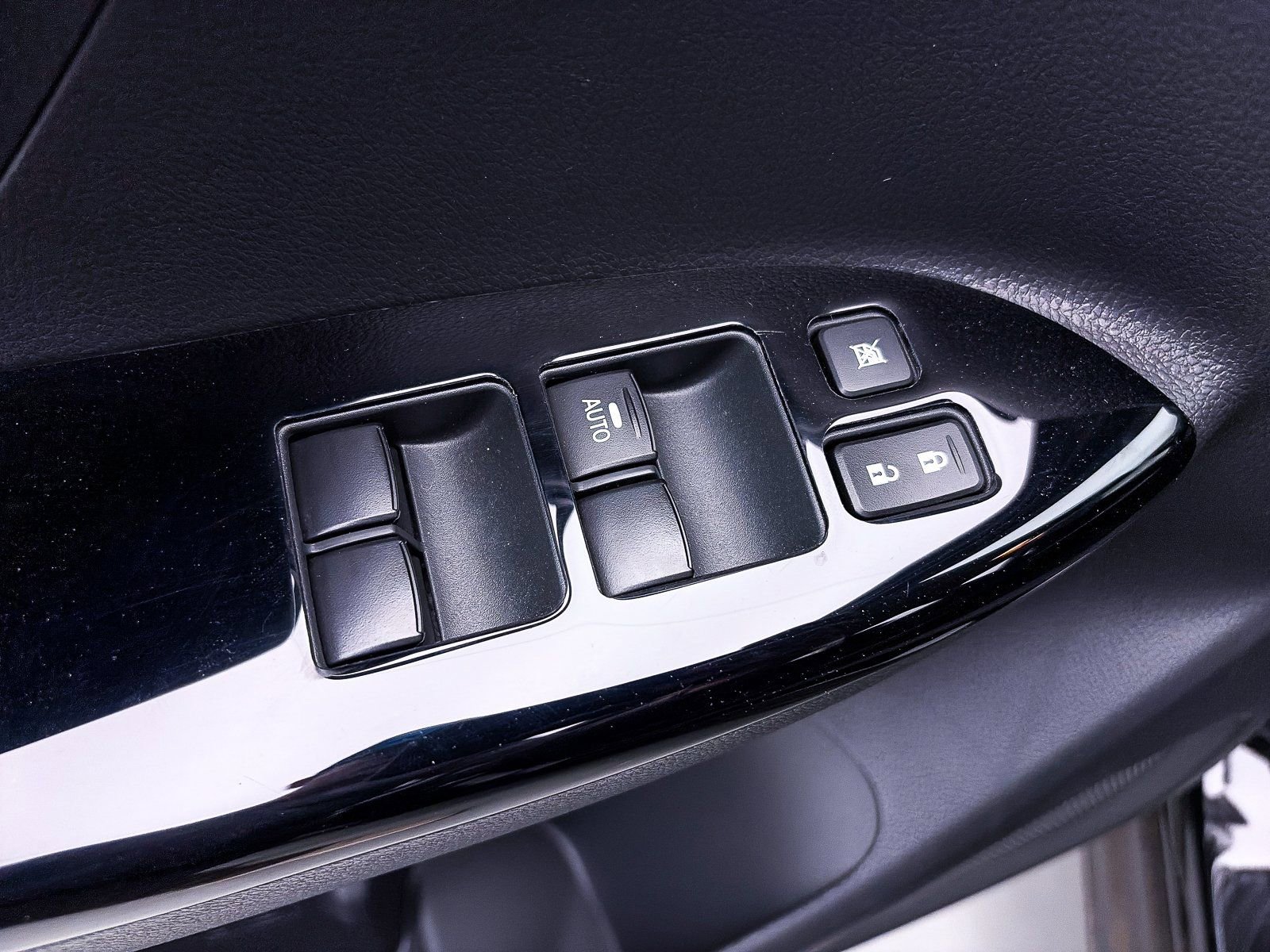 New 2025 Mitsubishi Eclipse Cross LE image 8