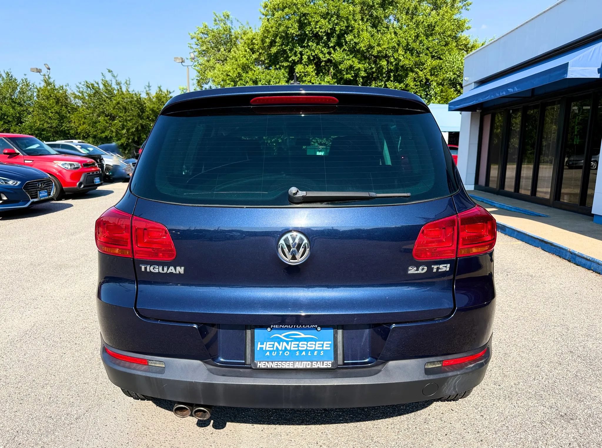 Used 2012 Volkswagen Tiguan LE FWD image 2