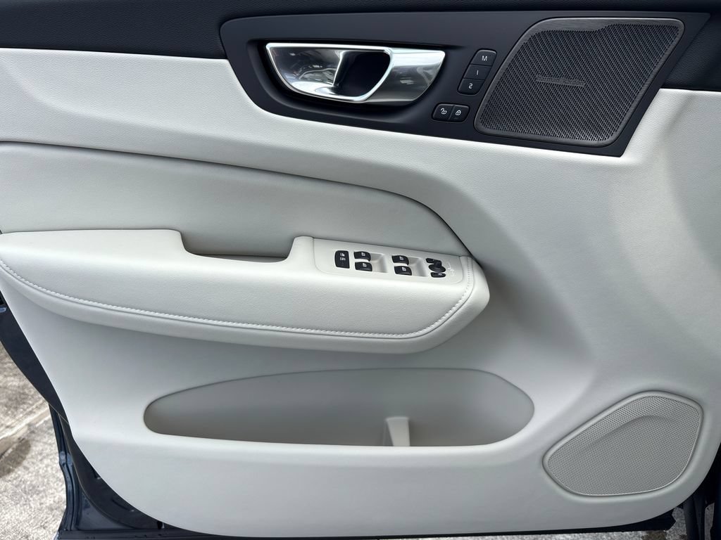 New 2026 Volvo XC60 T8 Ultra w/ Protection Package Premier AWD/4WD image 9