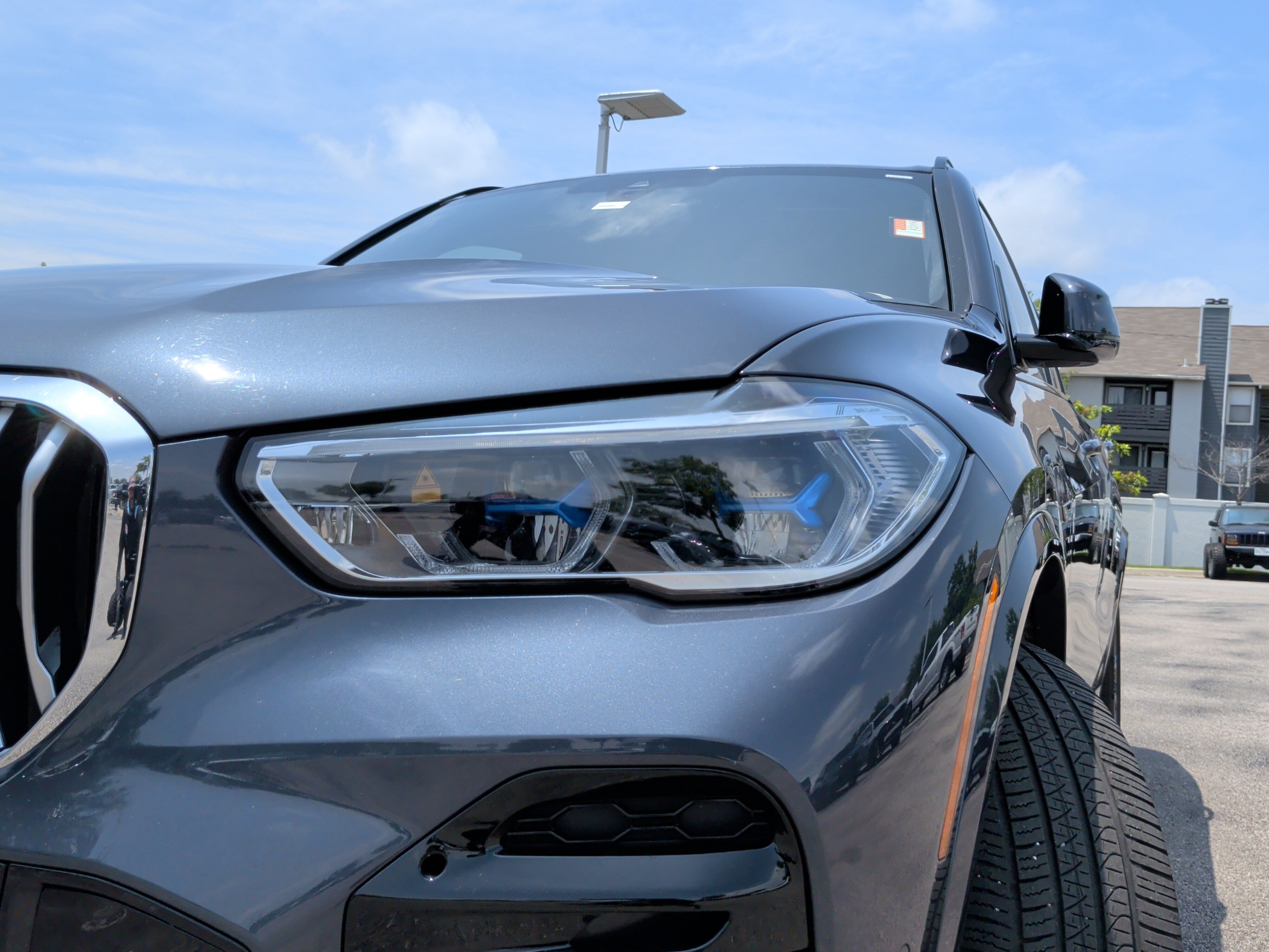 Used 2022 BMW X5 xDrive45e w/ M Sport Package AWD/4WD image 3