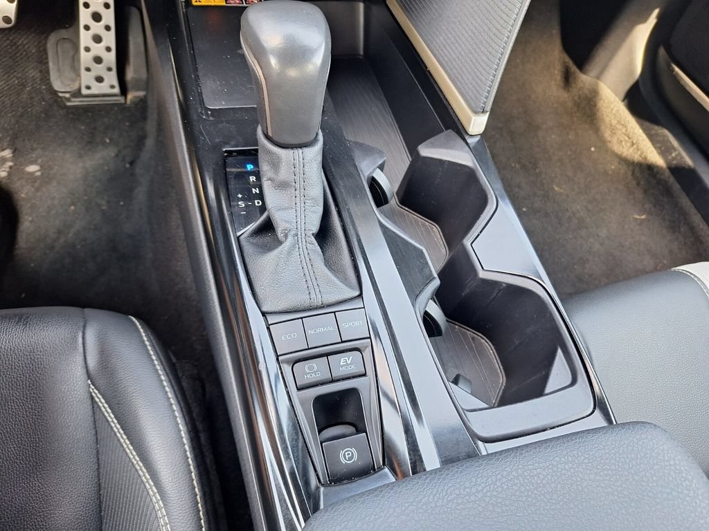 Used 2025 Toyota Camry SE FWD image 13