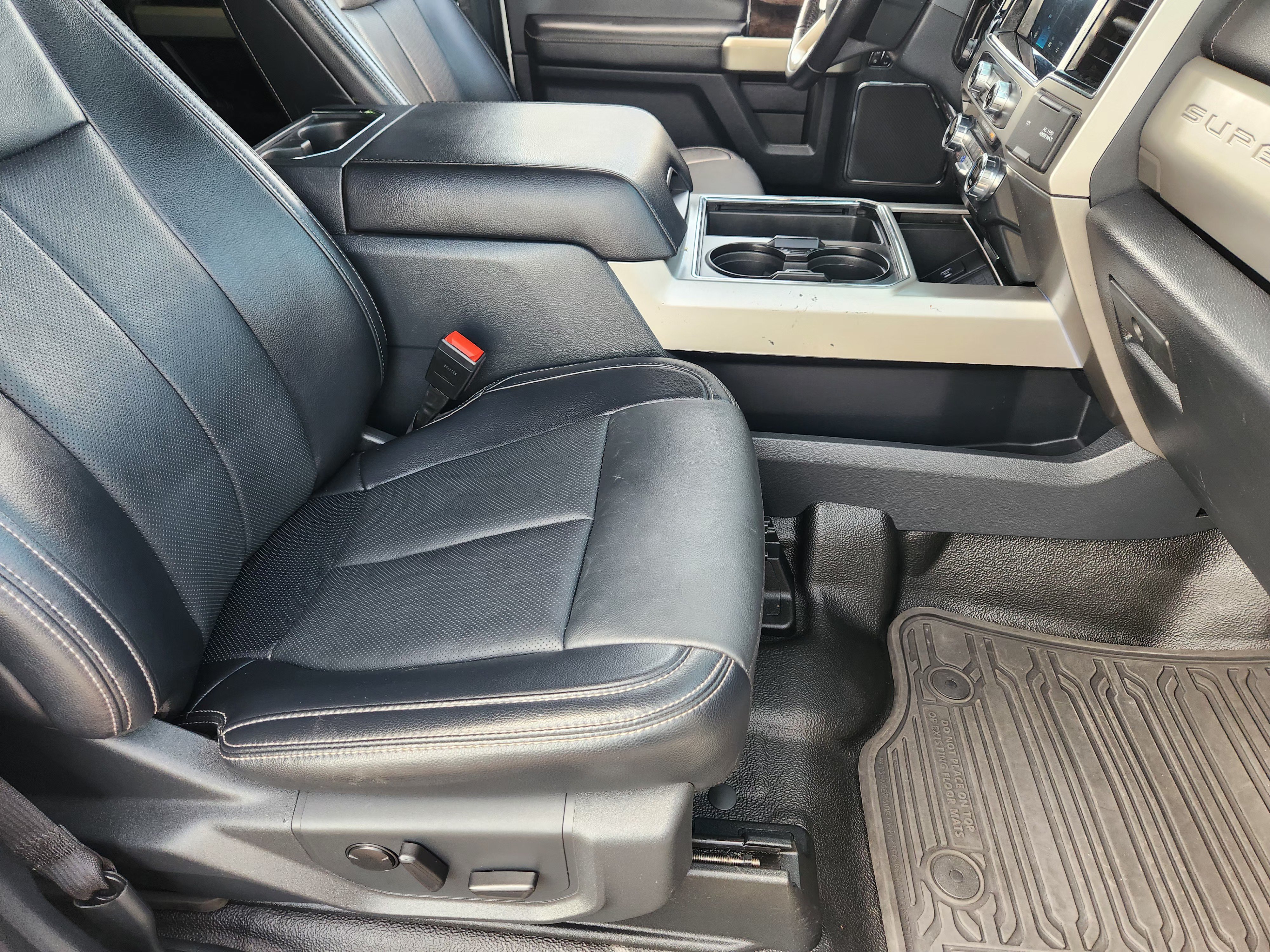 Used 2022 Ford F350 Lariat w/ Tremor Off-Road Package AWD/4WD image 14