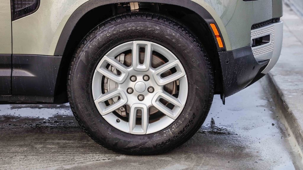 Used 2024 Land Rover Defender 110 S image 11