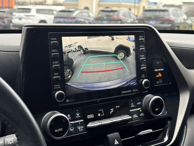 Used 2020 Toyota Highlander LE image 19