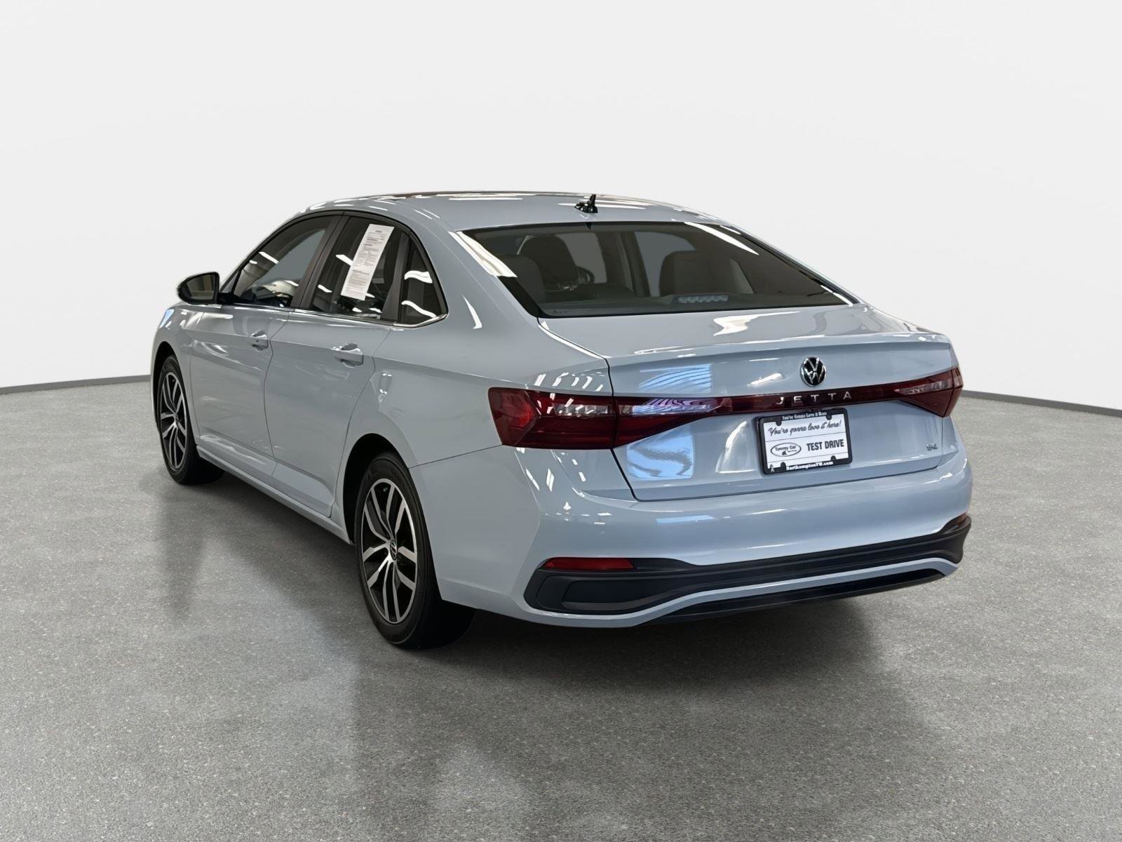 Used 2025 Volkswagen Jetta SE FWD image 7