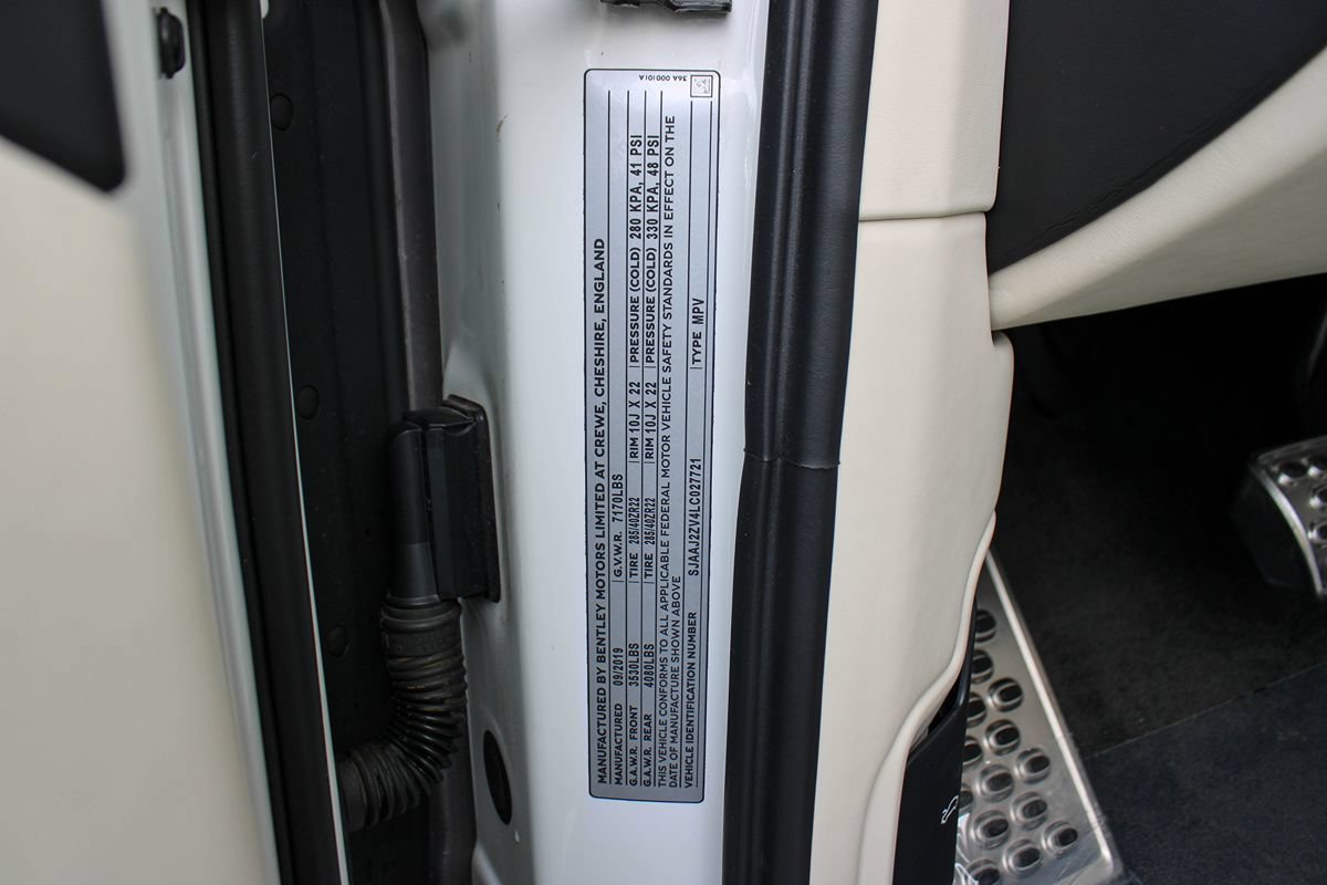 Used 2020 Bentley Bentayga Plug-In Hybrid AWD/4WD image 50