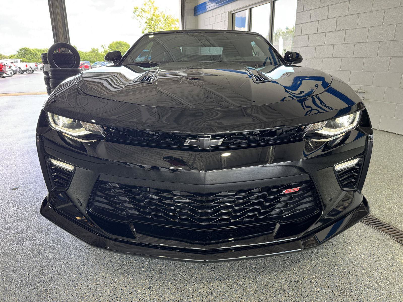 Used 2017 Chevrolet Camaro SS RWD image 3