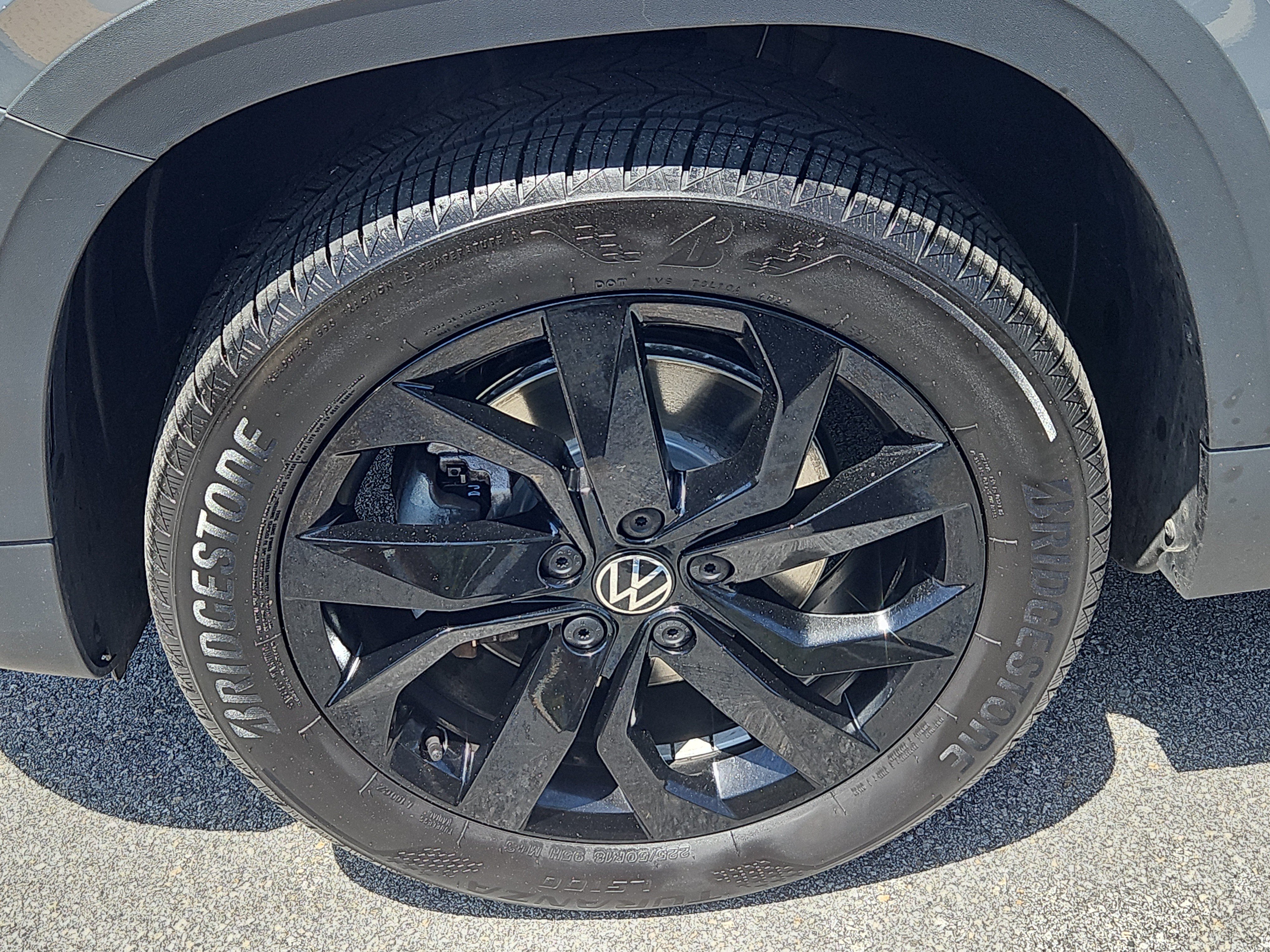 Certified 2023 Volkswagen Taos SE w/ Panoramic Sunroof Package AWD/4WD image 5