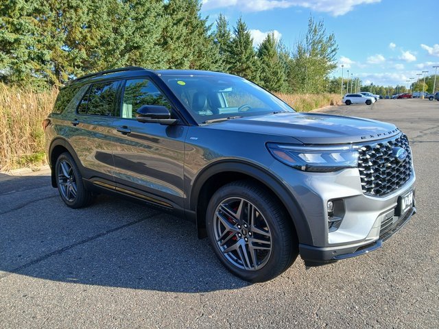New 2025 Ford Explorer ST-Line w/ Premium Package