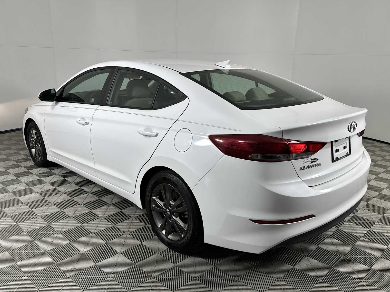 Used 2018 Hyundai Elantra SEL w/ Cargo Package image 6