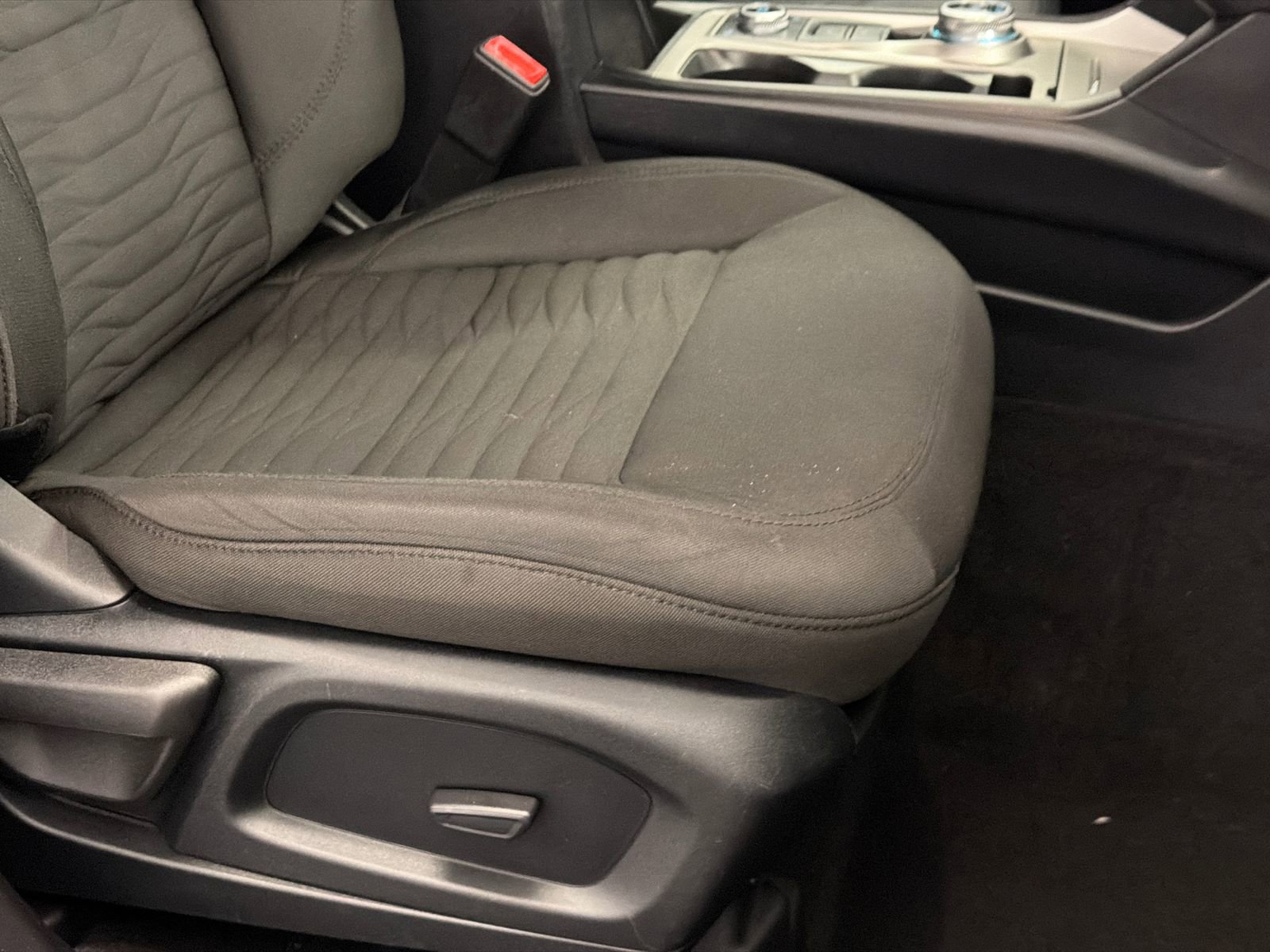 Used 2020 Ford Explorer XLT w/ Comfort Package image 12