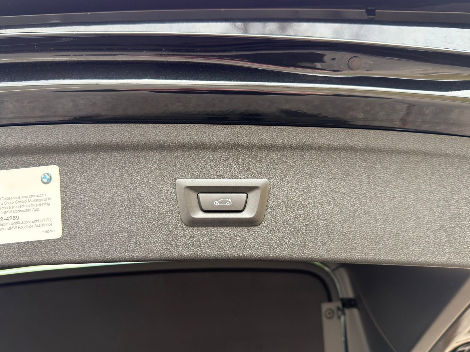 Used 2023 BMW iX xDrive50 w/ Premium Package image 18