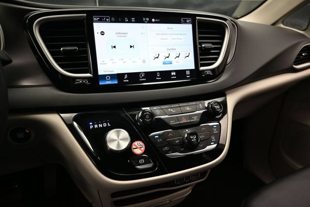 Certified 2024 Chrysler Pacifica Touring-L FWD image 42