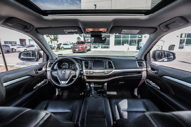Used 2019 Toyota Highlander XLE AWD/4WD image 36