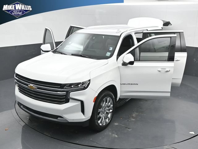 Used 2022 Chevrolet Suburban LT RWD image 26