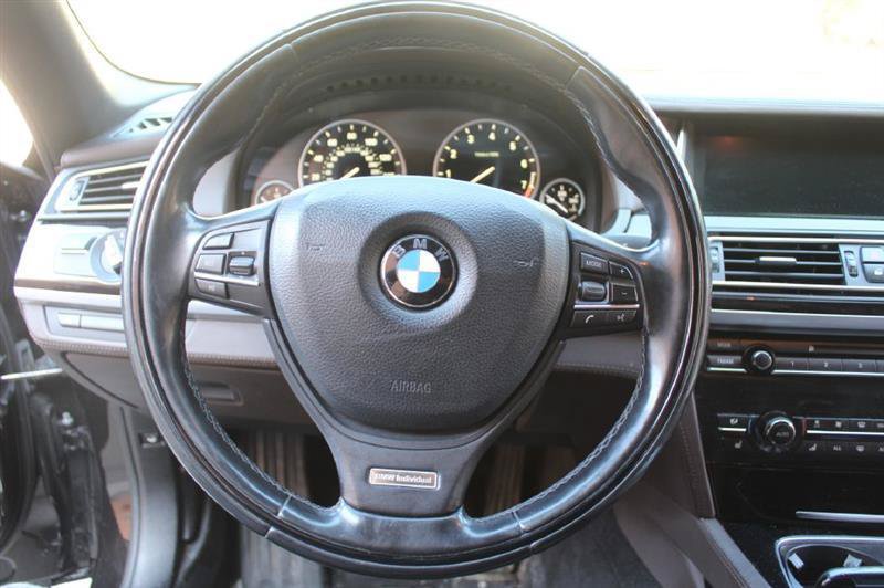 Used 2013 BMW 750Li xDrive AWD/4WD image 17