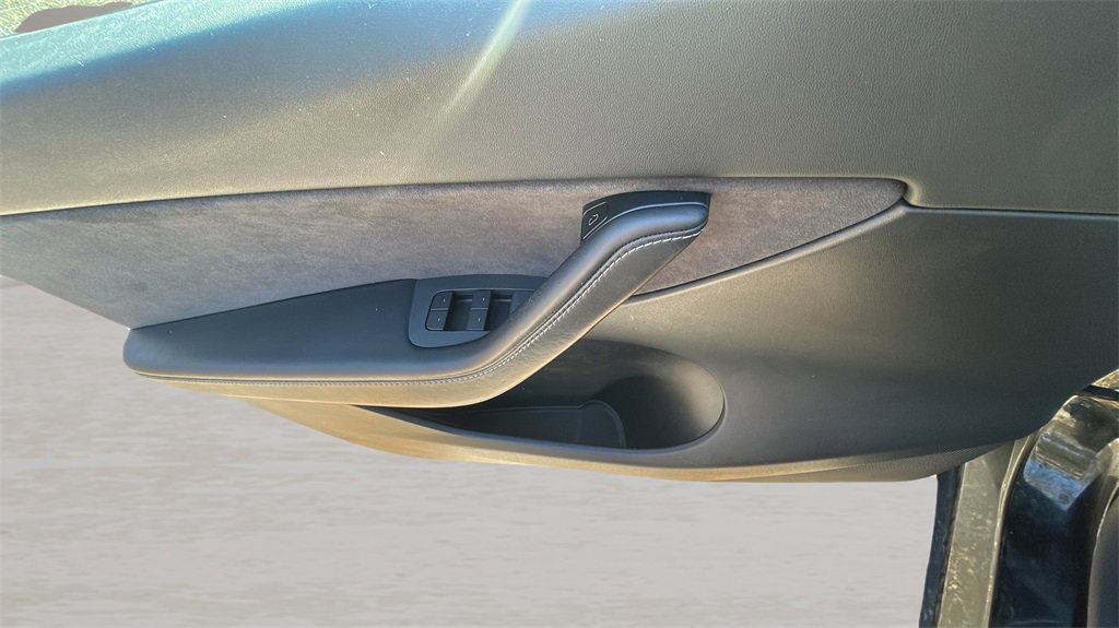 Used 2021 Tesla Model Y Long Range image 17