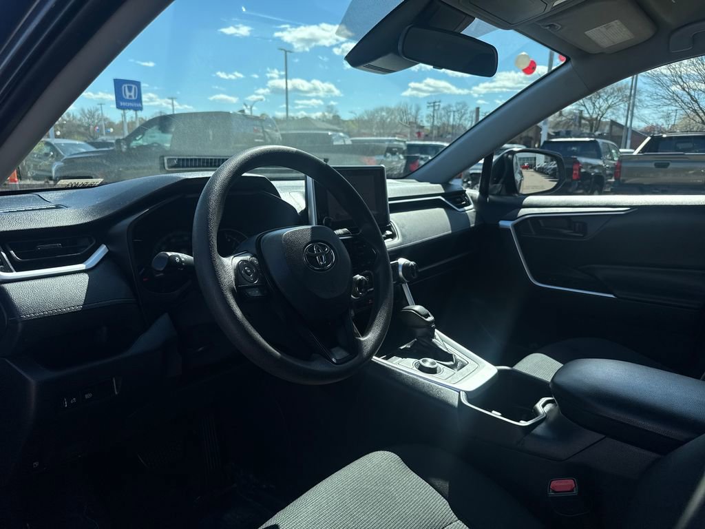 Used 2025 Toyota RAV4 LE AWD/4WD image 14