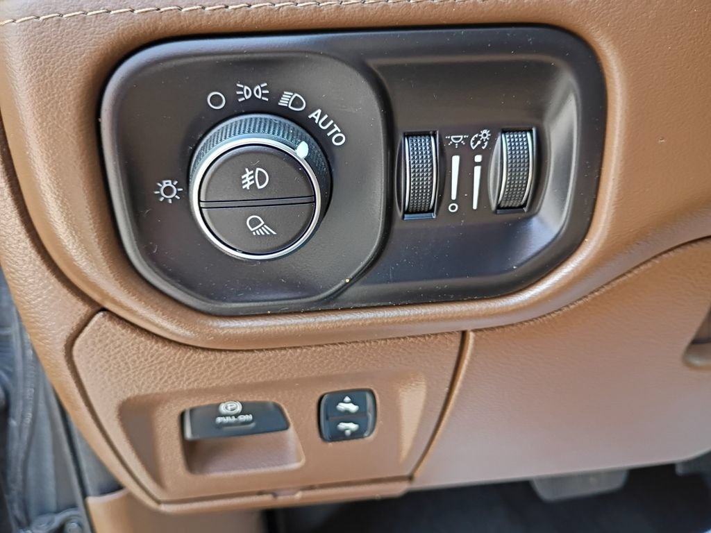 Used 2020 RAM 1500 Longhorn AWD/4WD image 18