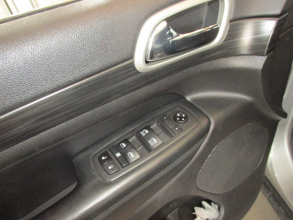 Used 2021 Jeep Grand Cherokee Laredo w/ Security & Convenience Group image 26