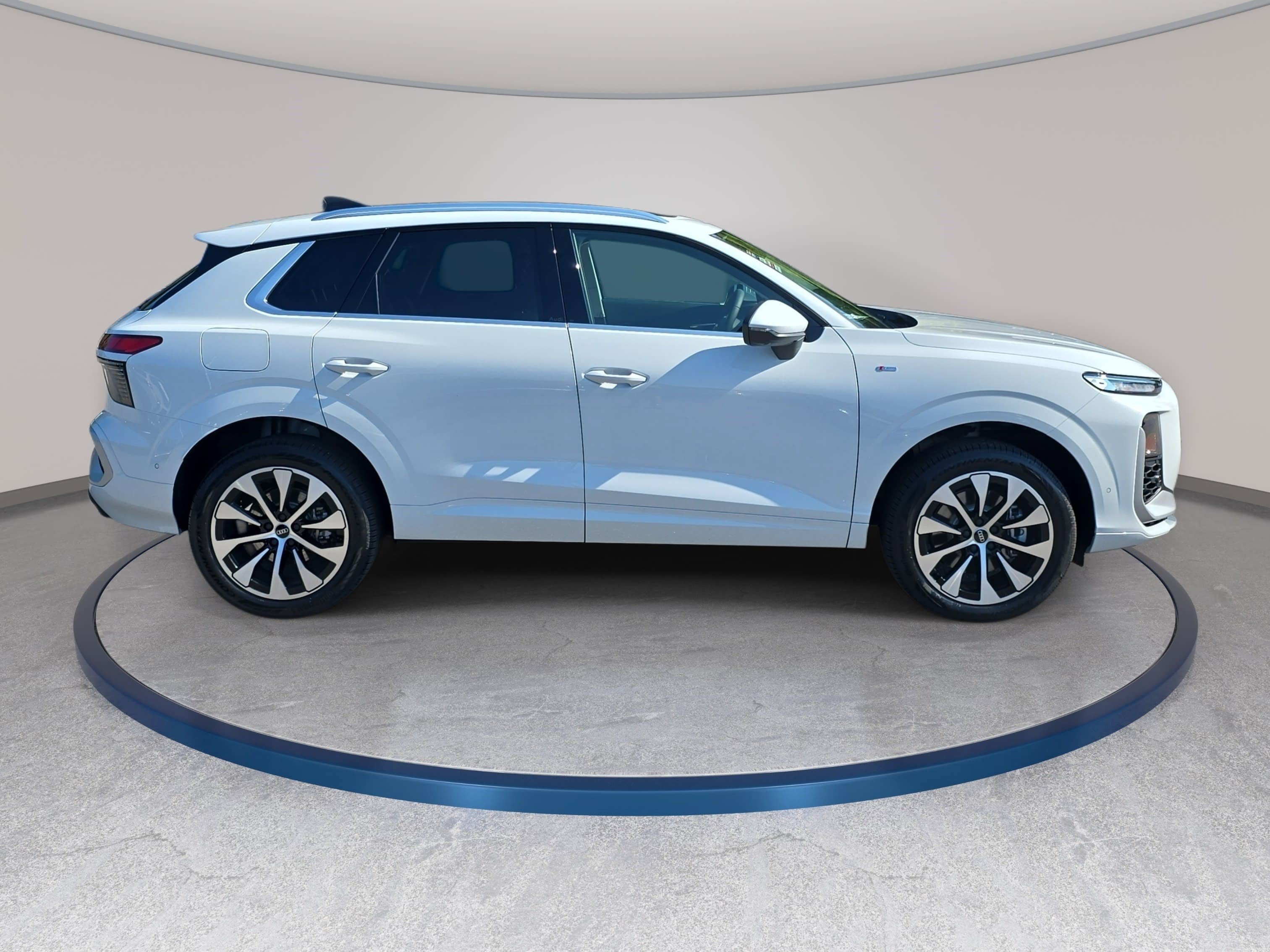 New 2026 Audi Q3 quattro 2.0T AWD/4WD image 4