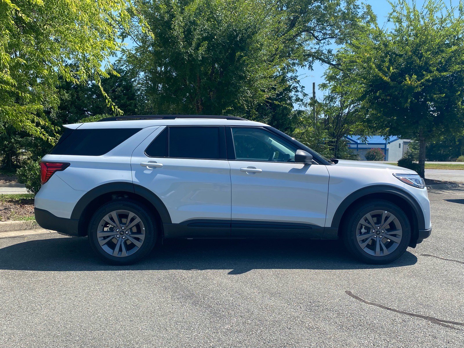 Used 2026 Ford Explorer Active w/ Active Comfort Package AWD/4WD image 3