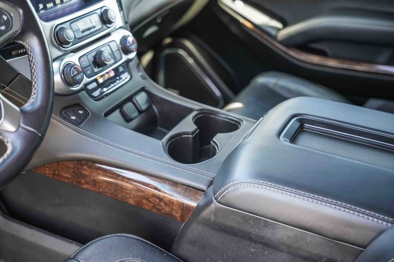 Used 2020 Chevrolet Suburban LT image 23