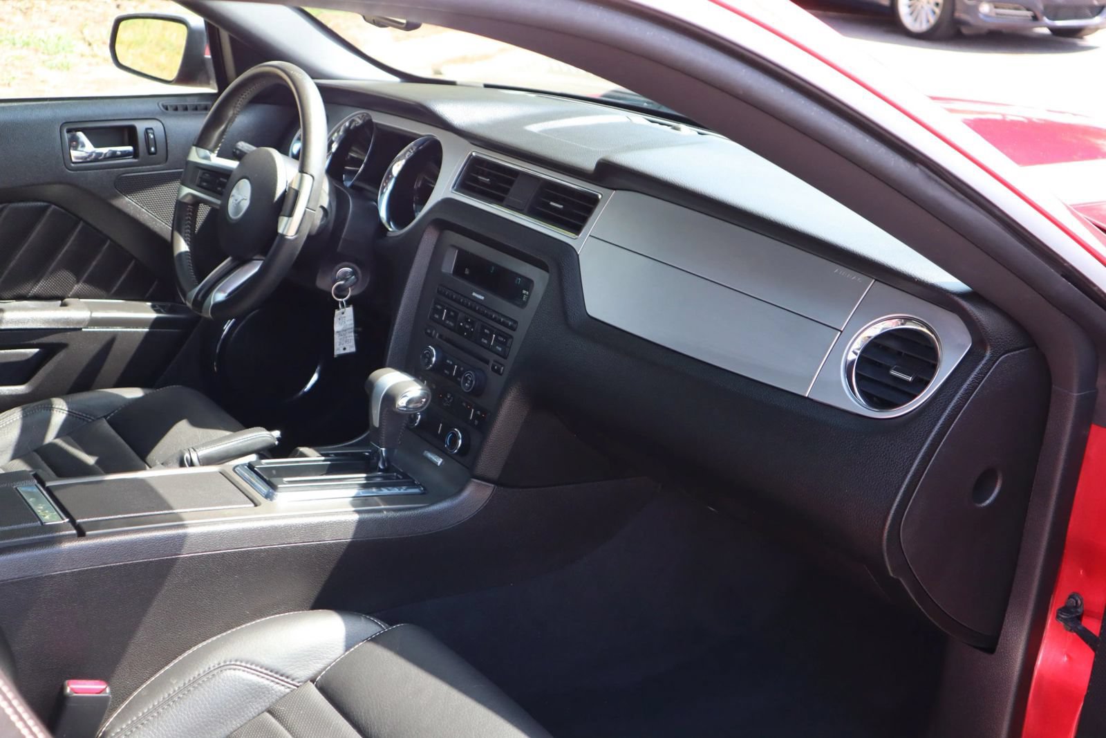 Used 2010 Ford Mustang Coupe RWD image 13