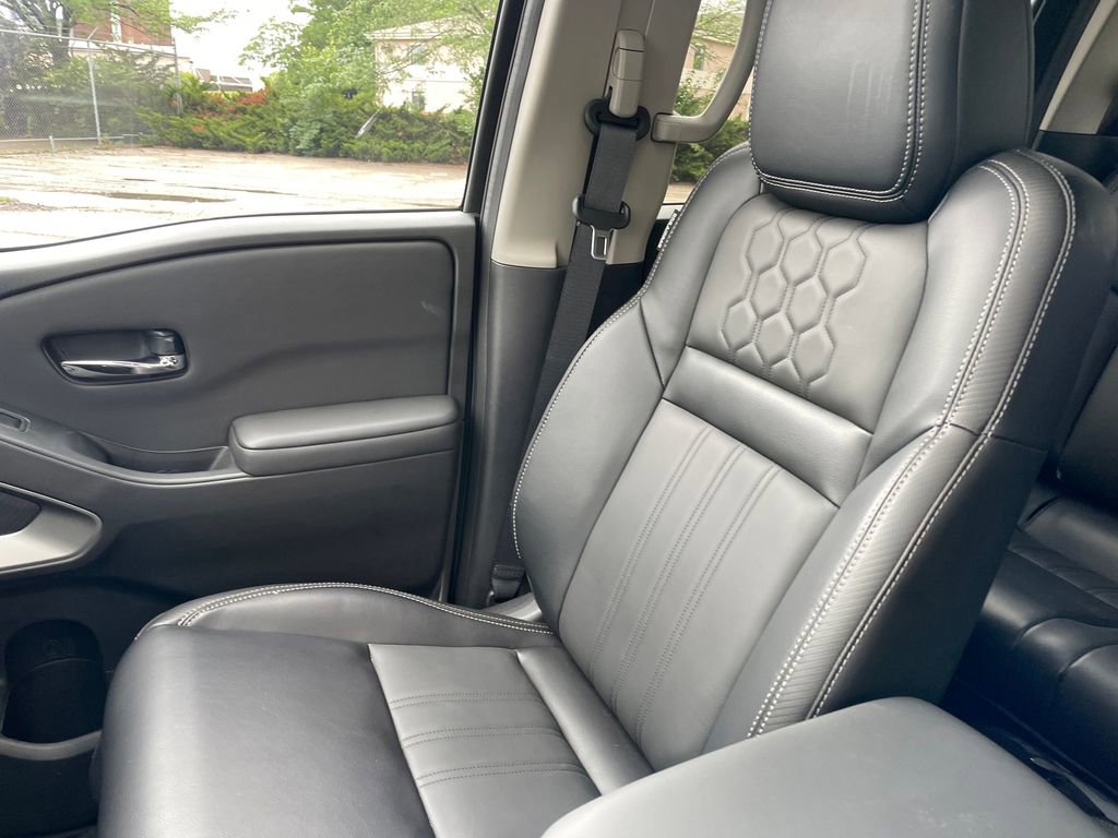 Used 2024 Nissan Frontier SL RWD image 15